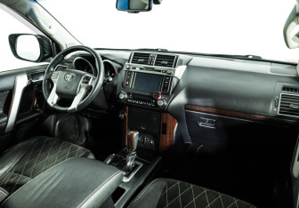 Подержанный автомобиль Toyota Land Cruiser Prado 2015 года (9 фото)