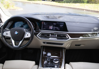 Подержанный автомобиль BMW X7 2019 года (19 фото)