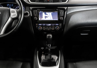 Подержанный автомобиль Nissan X-Trail 2015 года (13 фото)