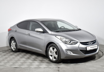 Подержанный автомобиль Hyundai Elantra Sedan 2011 года (3 фото)
