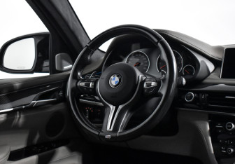 Подержанный автомобиль BMW X6 M 2017 года (18 фото)