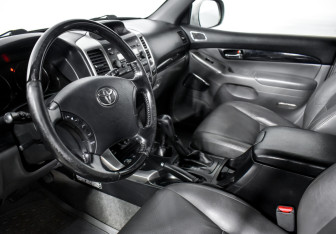 Подержанный автомобиль Toyota Land Cruiser Prado 2008 года (9 фото)