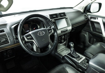Подержанный автомобиль Toyota Land Cruiser Prado 2019 года (11 фото)