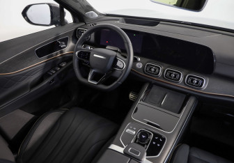 Подержанный автомобиль Jaecoo J8 2024 года (8 фото)