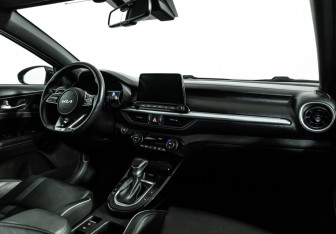Подержанный автомобиль Kia Cerato Sedan 2022 года (9 фото)