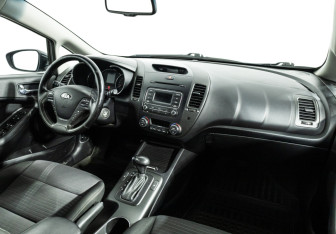 Подержанный автомобиль Kia Cerato Sedan 2013 года (9 фото)