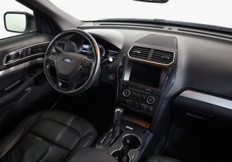Подержанный автомобиль Ford Explorer 2017 года (9 фото)