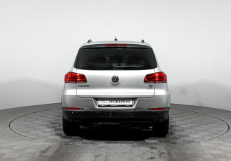 Подержанный автомобиль Volkswagen Tiguan 2016 года (6 фото)