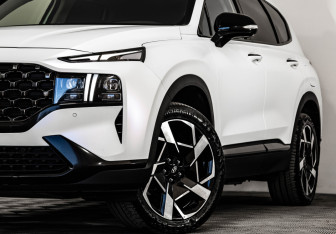 Подержанный автомобиль Hyundai Santa Fe 2022 года (2 фото)