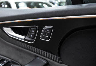 Подержанный автомобиль Audi Q7 2018 года (14 фото)