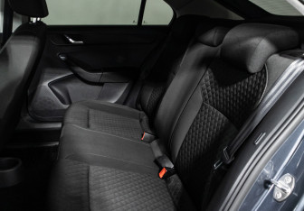 Подержанный автомобиль Skoda Rapid Liftback 2016 года (10 фото)