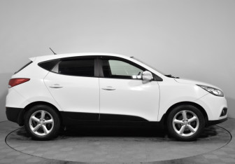 Подержанный автомобиль Hyundai ix35 2012 года (4 фото)