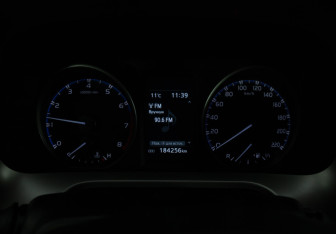 Подержанный автомобиль Toyota RAV4 2016 года (18 фото)