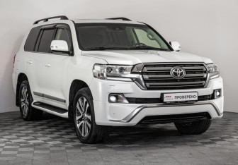 Подержанный автомобиль Toyota Land Cruiser Suv 2016 года (3 фото)