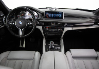 Подержанный автомобиль BMW X5 M 2017 года (9 фото)