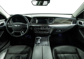 Подержанный автомобиль Genesis G80 2019 года (13 фото)