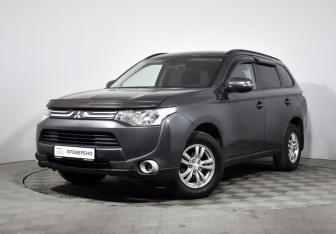 Подержанный автомобиль Mitsubishi Outlander 2013 года (1 фото)