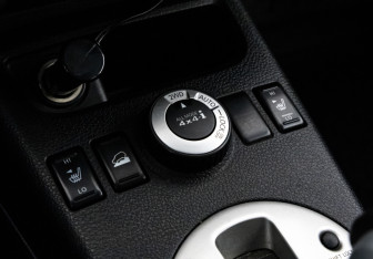Подержанный автомобиль Nissan X-Trail 2011 года (14 фото)