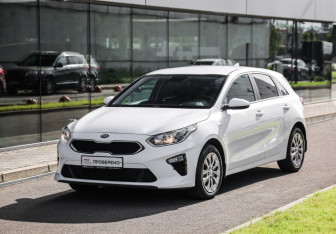 Подержанный автомобиль Kia Ceed Hatchback 2018 года (3 фото)