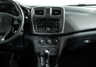 Подержанный автомобиль Renault Logan Sedan 2018 года (14 фото)