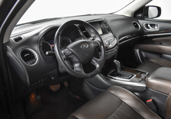 Подержанный автомобиль Infiniti QX60 2018 года (9 фото)