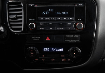 Подержанный автомобиль Mitsubishi Outlander 2013 года (13 фото)