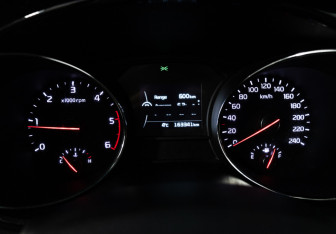 Подержанный автомобиль Kia Carnival 2017 года (12 фото)