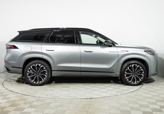 Подержанный автомобиль Jaecoo J8 2024 года (4 фото)