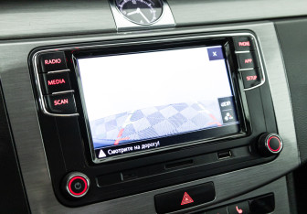 Подержанный автомобиль Volkswagen Passat Sedan 2012 года (15 фото)