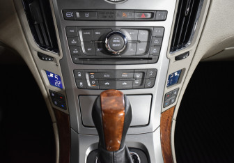 Подержанный автомобиль Cadillac CTS Coupe 2011 года (3 фото)