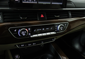 Подержанный автомобиль Audi A4 Sedan 2020 года (52 фото)