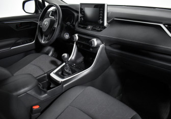 Подержанный автомобиль Toyota RAV4 2020 года (12 фото)