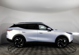 Подержанный автомобиль Omoda C7 2025 года (4 фото)