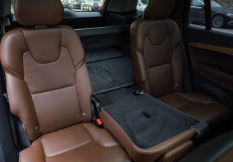 Подержанный автомобиль Volvo XC90 2019 года (25 фото)