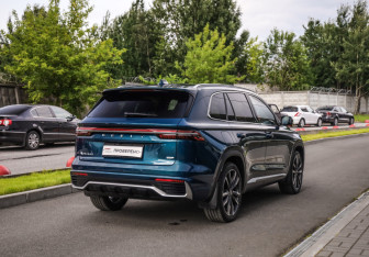 Подержанный автомобиль Geely Monjaro 2024 года (6 фото)