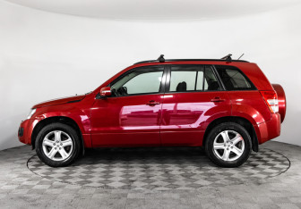 Подержанный автомобиль Suzuki Grand Vitara 2012 года (8 фото)