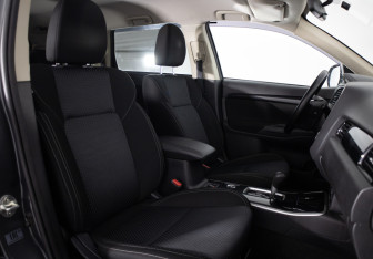 Подержанный автомобиль Mitsubishi Outlander 2019 года (12 фото)