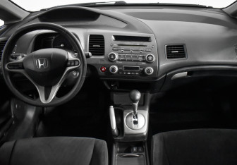 Подержанный автомобиль Honda Civic Sedan 2011 года (13 фото)