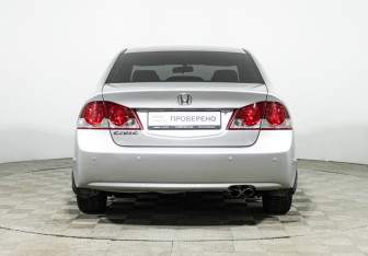 Подержанный автомобиль Honda Civic Sedan 2008 года (6 фото)