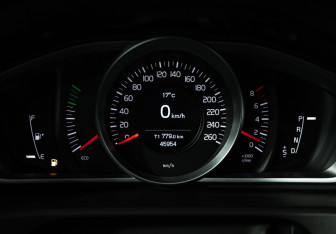 Подержанный автомобиль Volvo V40 Cross Country 2017 года (12 фото)