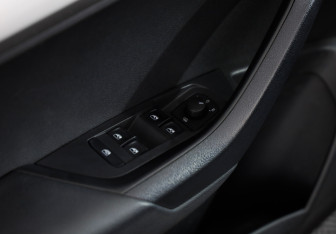 Подержанный автомобиль Skoda Karoq 2020 года (18 фото)