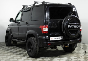 Подержанный автомобиль УАЗ Patriot 2018 года (7 фото)