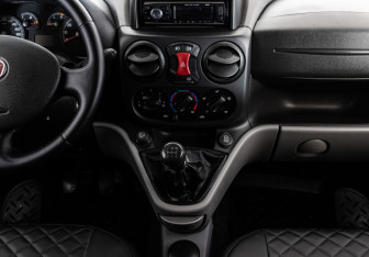 Подержанный автомобиль Fiat Doblo 2012 года (13 фото)