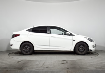 Подержанный автомобиль Hyundai Solaris Sedan 2015 года (4 фото)