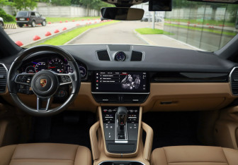 Подержанный автомобиль Porsche Cayenne 2021 года (13 фото)