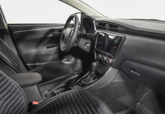 Подержанный автомобиль Toyota Corolla Sedan 2016 года (12 фото)