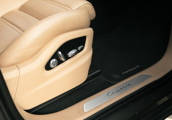 Подержанный автомобиль Porsche Cayenne 2020 года (25 фото)