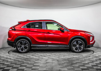 Подержанный автомобиль Mitsubishi Eclipse Cross 2021 года (4 фото)