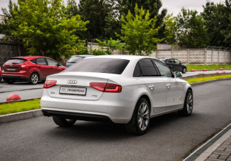 Подержанный автомобиль Audi A4 Sedan 2014 года (6 фото)