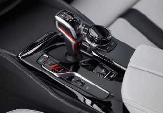 Подержанный автомобиль BMW M5 Sedan 2022 года (23 фото)
